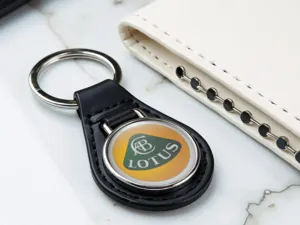 Lotus Leder Schlüsselanhänger Stabiles Kunstleder Sport